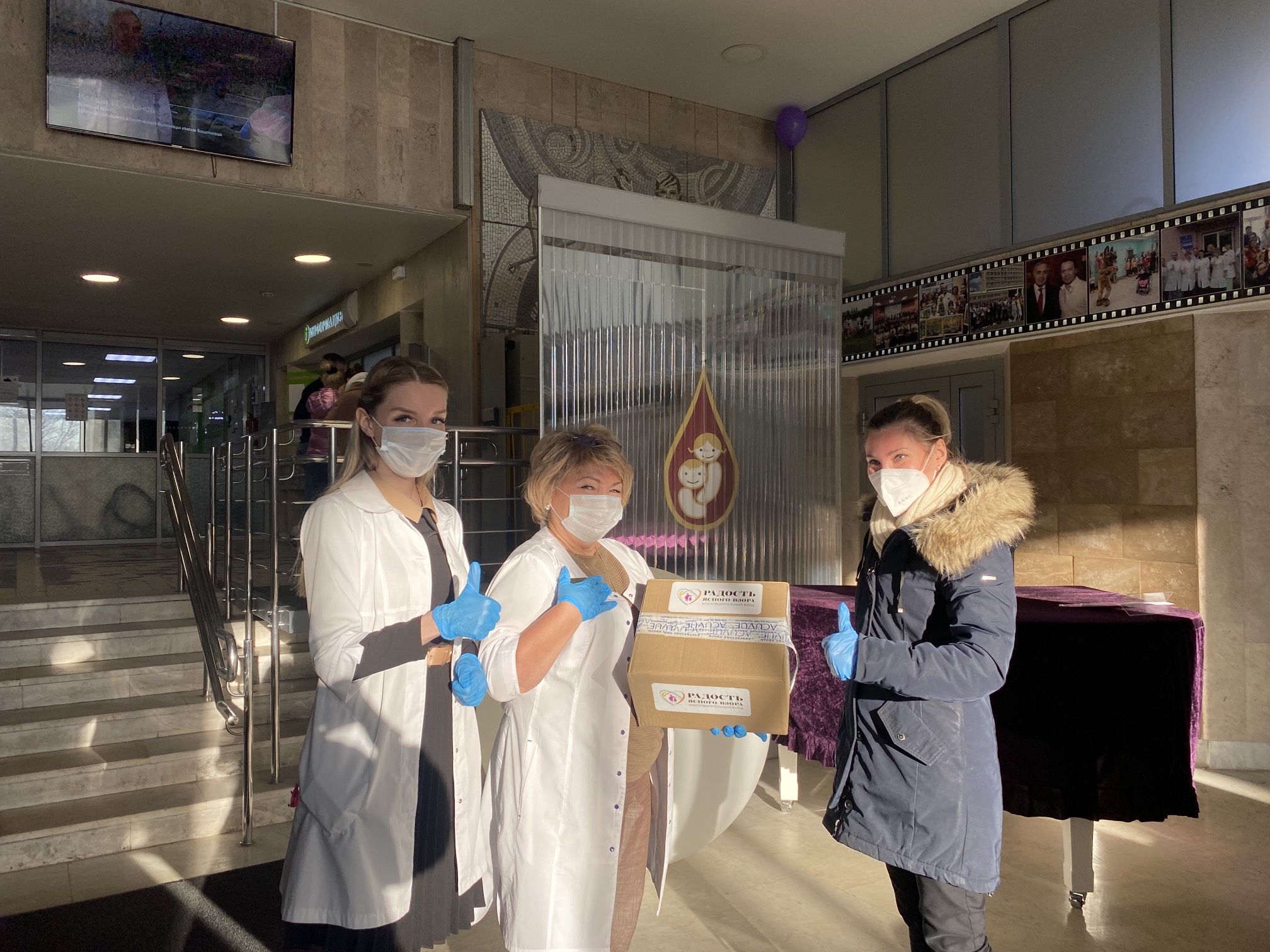 Благотворительный фонд «Радость ясного взора» и Johnson&Johnson передали комплекты линз врачам, работающим с COVID-19