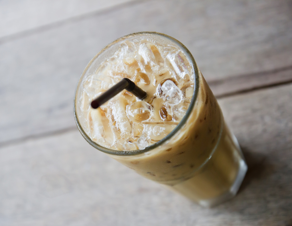 served-healthy-straw-ice-background.jpg